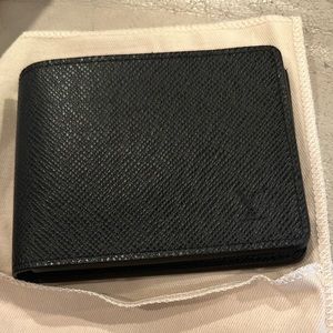 Men’s black Louis Vuitton wallet